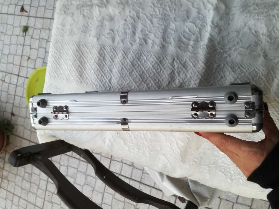 Mala rígida de plástico para maquilhagem ou jóias