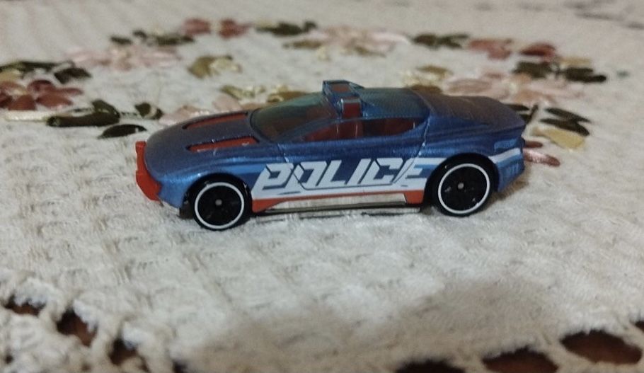 Машинки хотвілс 7 штук, гарному стані