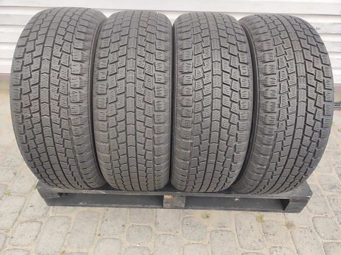 215.55.18 komplet opon zimowych Hankook