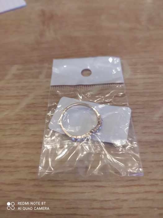 Pierścionek damski w kolorze złota