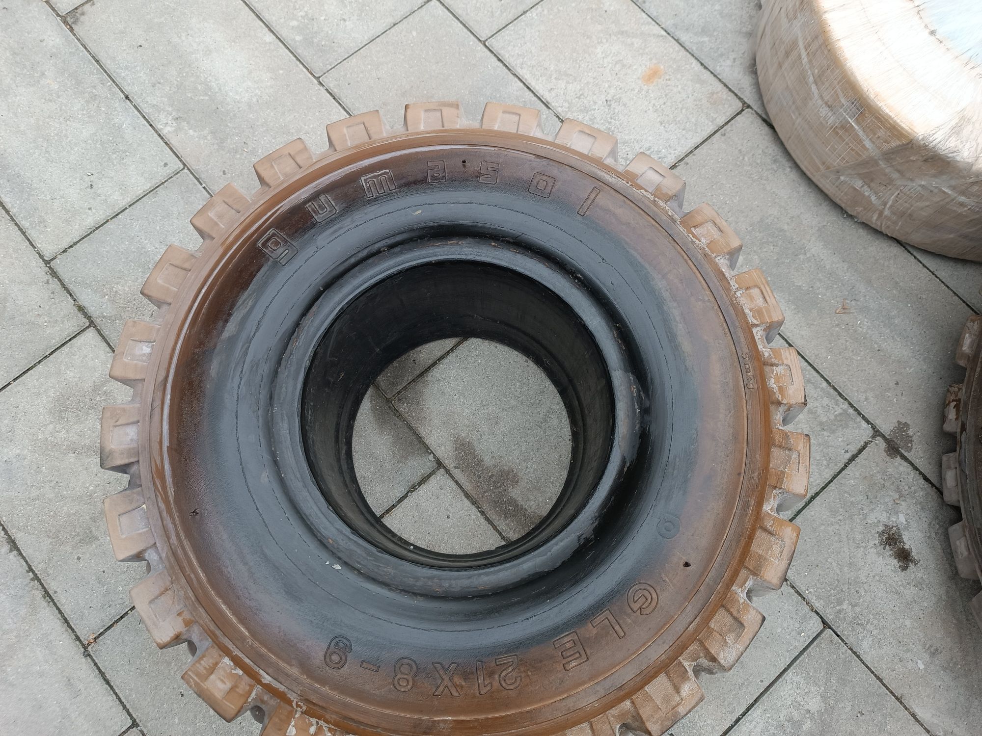 Opony pelne 21x8-9 Gumasol białe wózek widłowy-nowe-