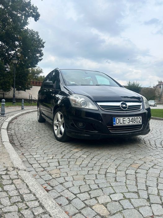 Opel Zafira B bogate wyposażenie