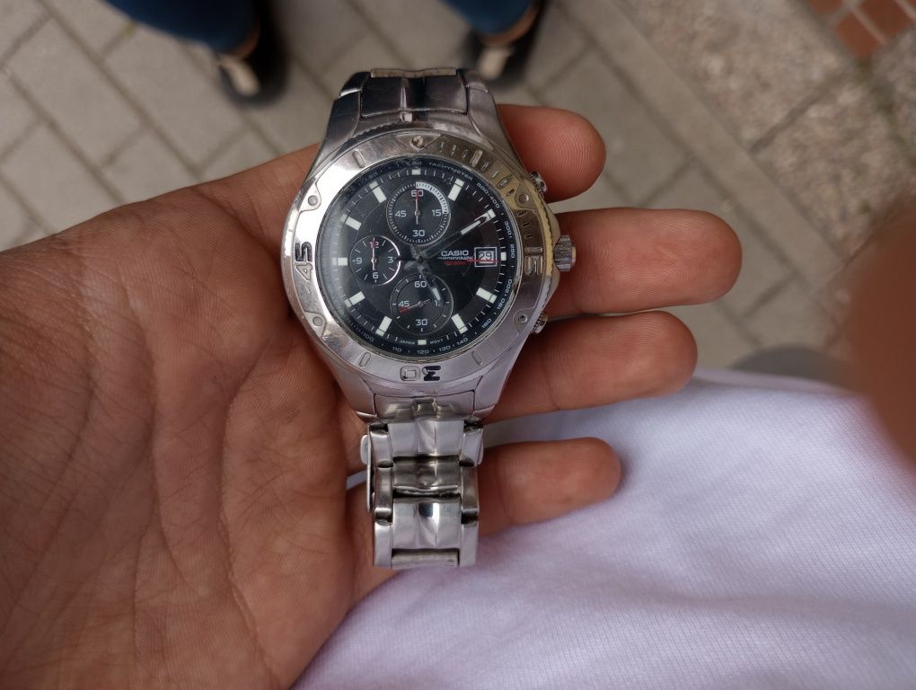 Srebrny zegarek casio