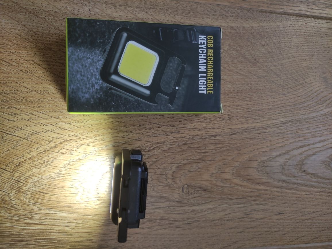 Nowa latarka LED ładowana USB Nowa 3 tryby świecenia