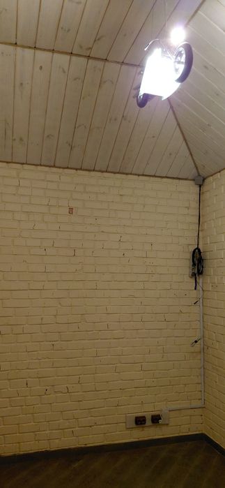 Оренда офісу з усіма зручностями з стоянкою і піднавісом