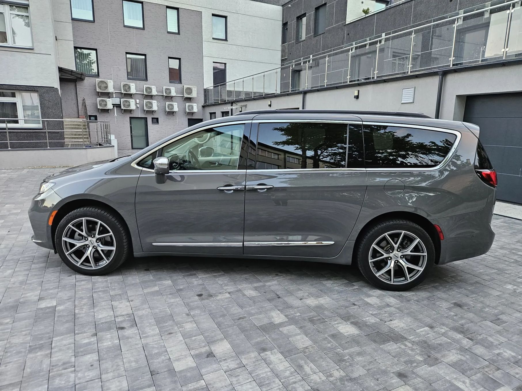 Chrysler Pacifica Limited AWD Odkurzacz Kamery 360