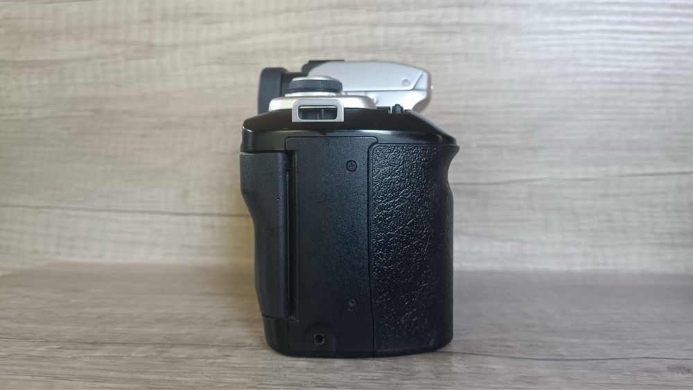 Canon EOS Elan IIE. Плівкова камера