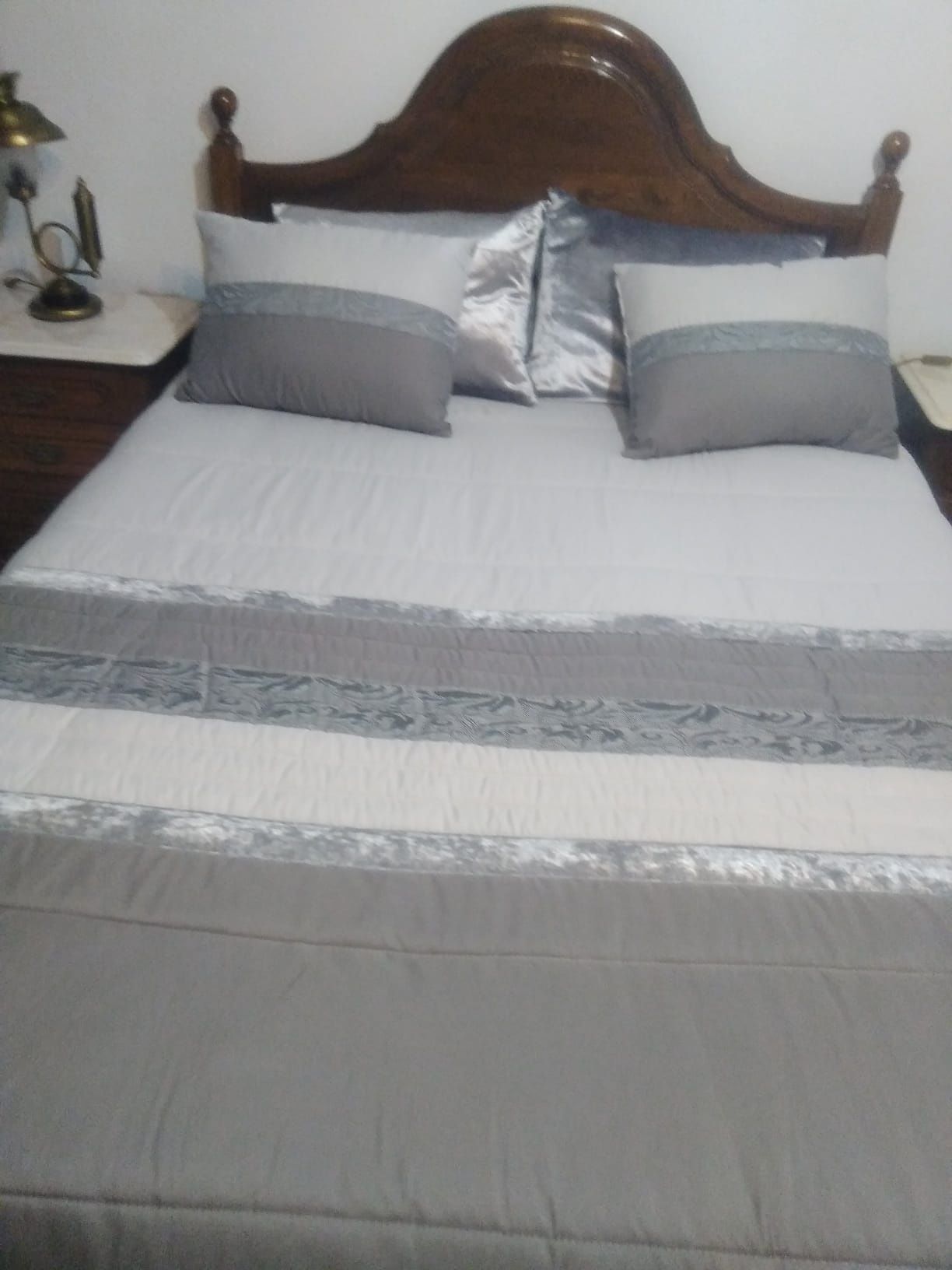 Cama de casal + cómoda em Caravalho (como novo)