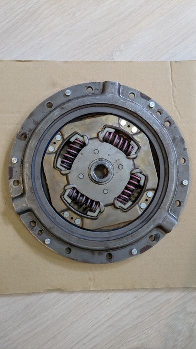 3127047040 б/у демпферний диск для Toyota Prius / Auris hybrid / Lexus