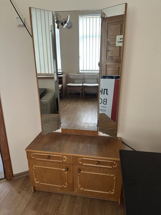 Продам трюмо дзеркало меблі шкаф