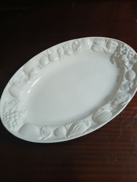 Travessa oval de porcelana