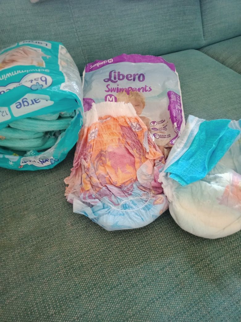 Dziewięć sztuk pieluszki kąpielowe duże do 20 kg