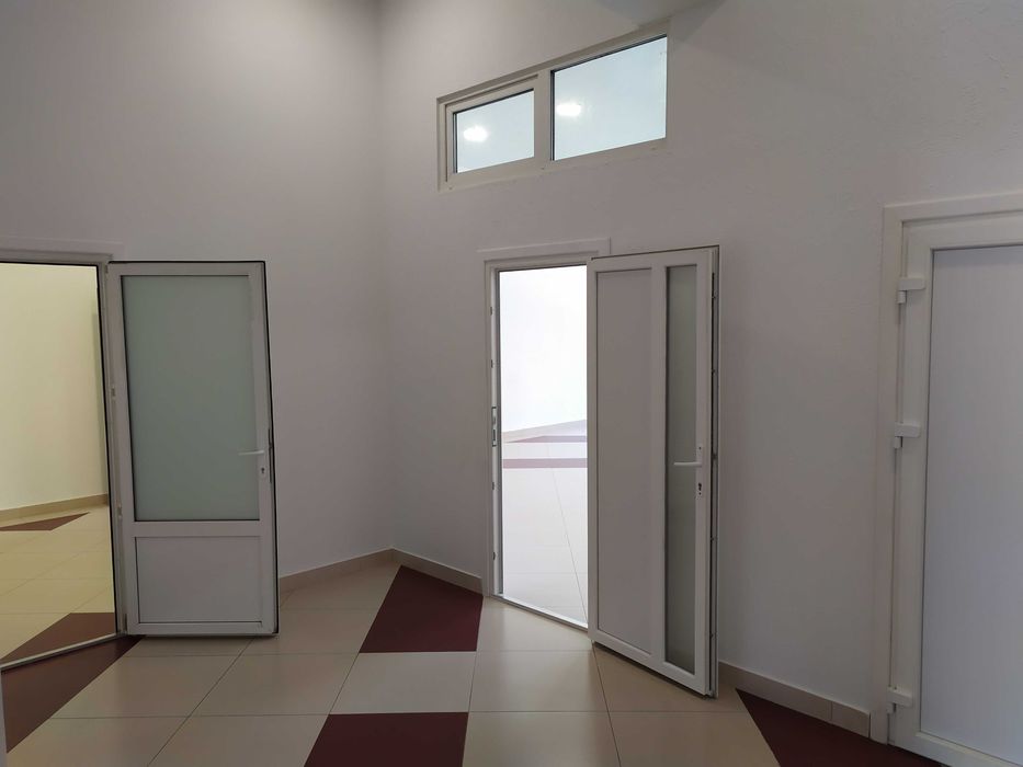 Залишилося одне приміщення 50 м2 Оренда комерція  Головна 246Р