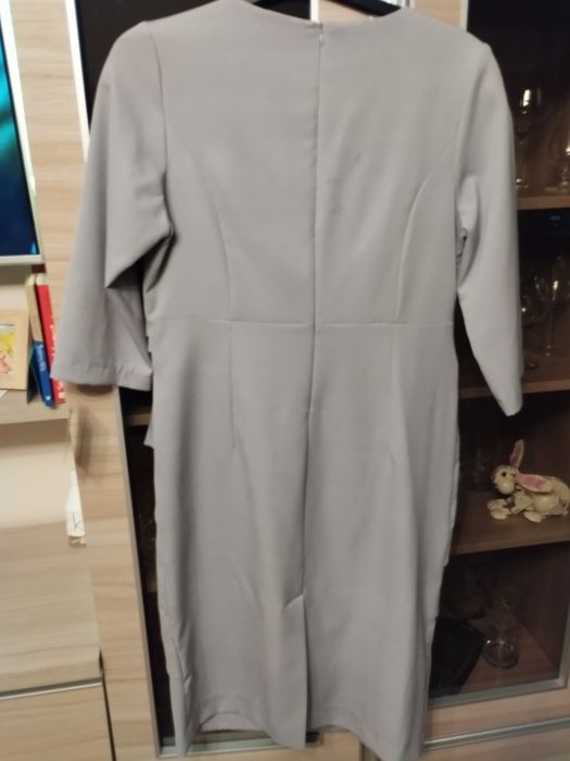 Elegancka sukienka w kolorze szarym roz. 46