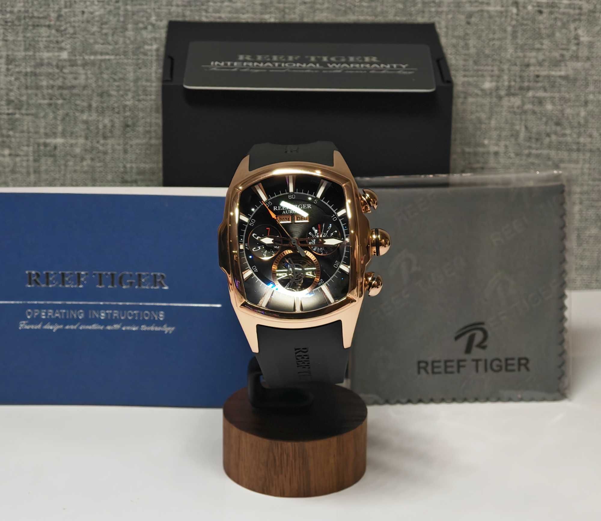 Чоловічий годинник Reef Tiger Aurora Tank 2 Automatic Gold/Black 100m