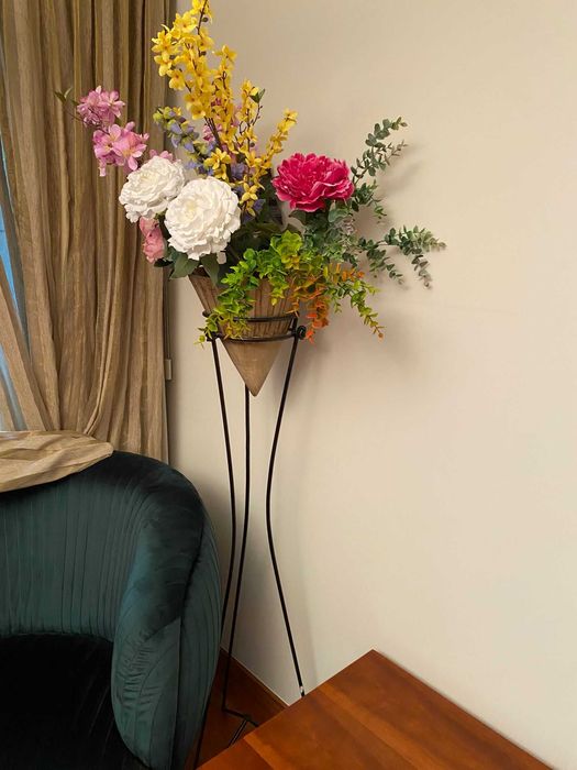 Suporte e flores