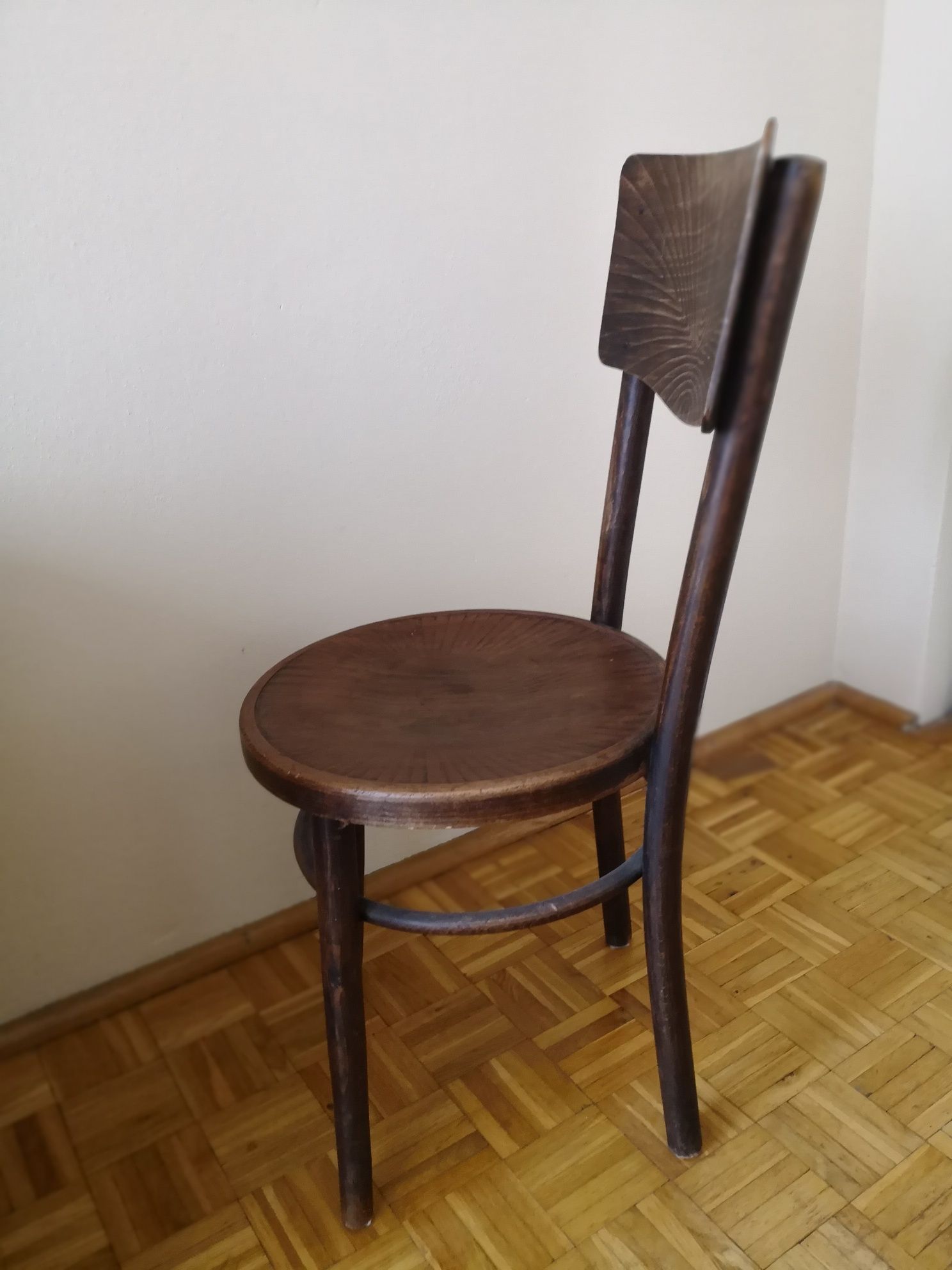 Krzesło gięte z czasów PRL