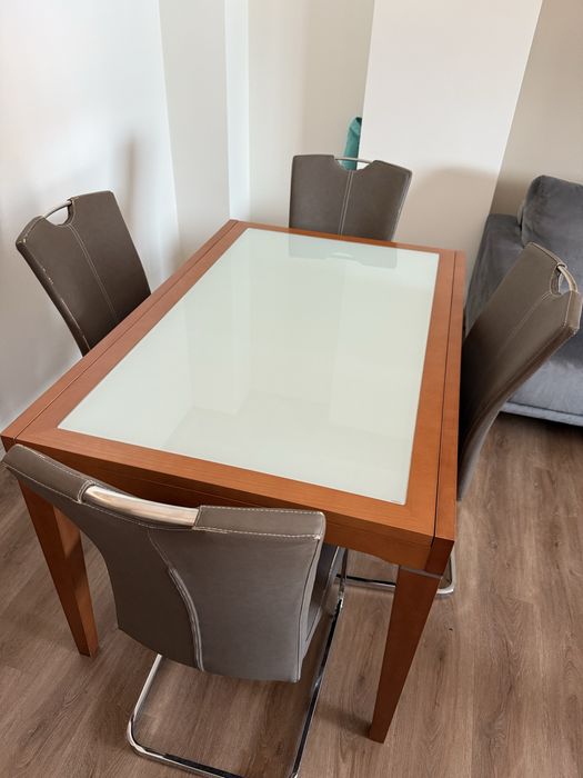 Mesa sala e cadeiras