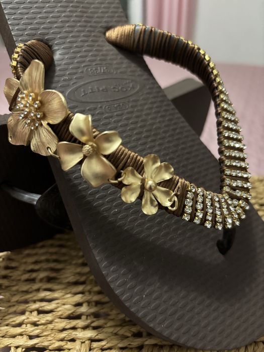 Chinelos bordados a pronta entrega