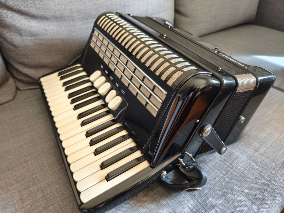 Acordeão HOHNER concerto III S