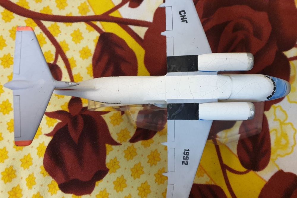 Металлическая модель самолёта Ан 74 на подставке
