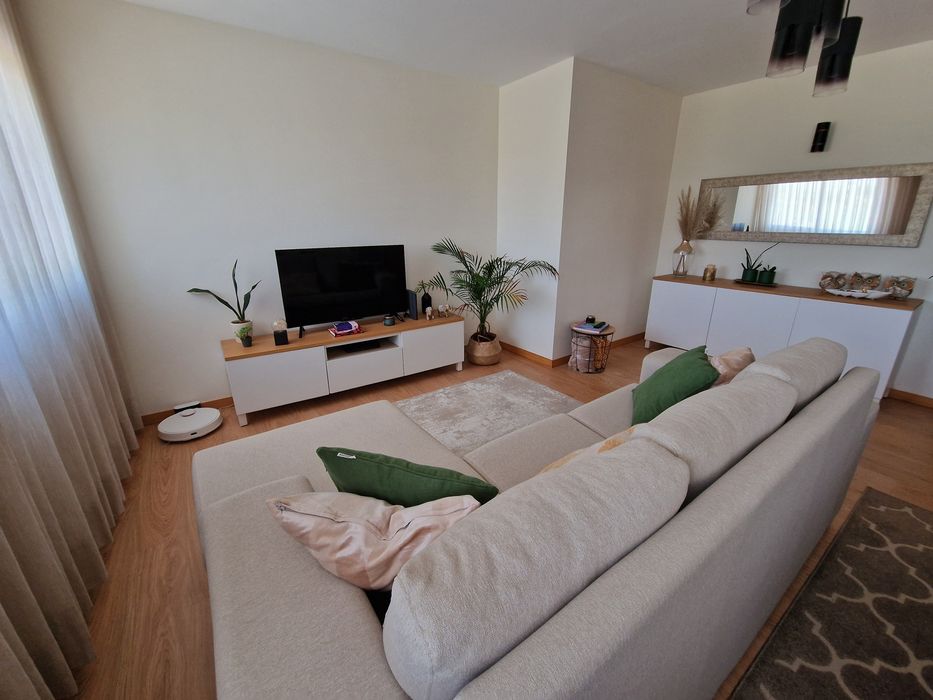 Sofá com chaise longue novo