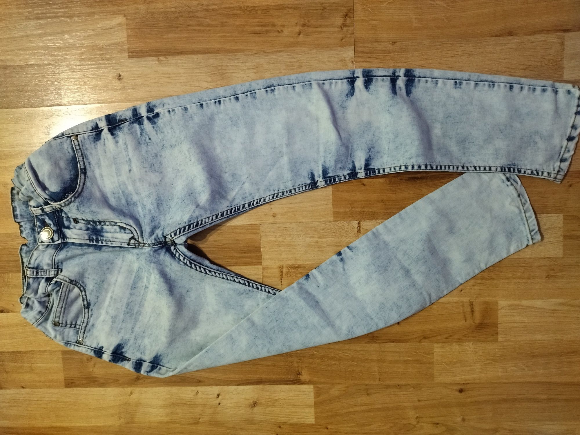 3 pary firmowych jeansów 146