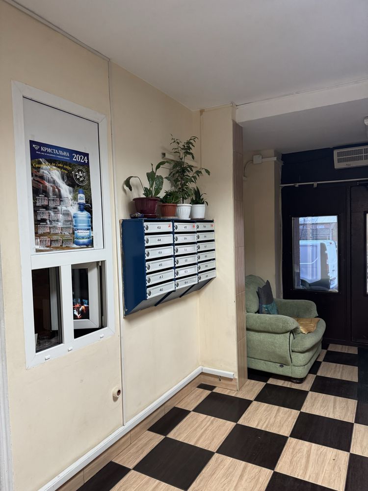 Продаж 2 кімнатноі вул Ахматовоі Анни 13 Г ( 2 поверх)метро»Позняки»