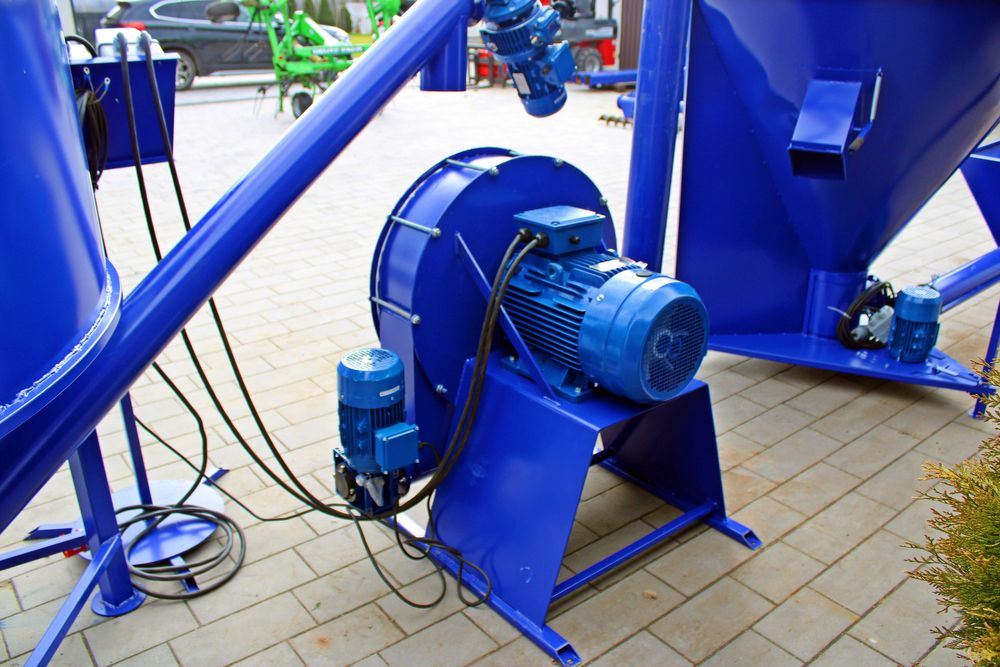 Śrutownik zasypowy 15 18,5 22 kW Śrutownik do zboża Młyn bijakowy