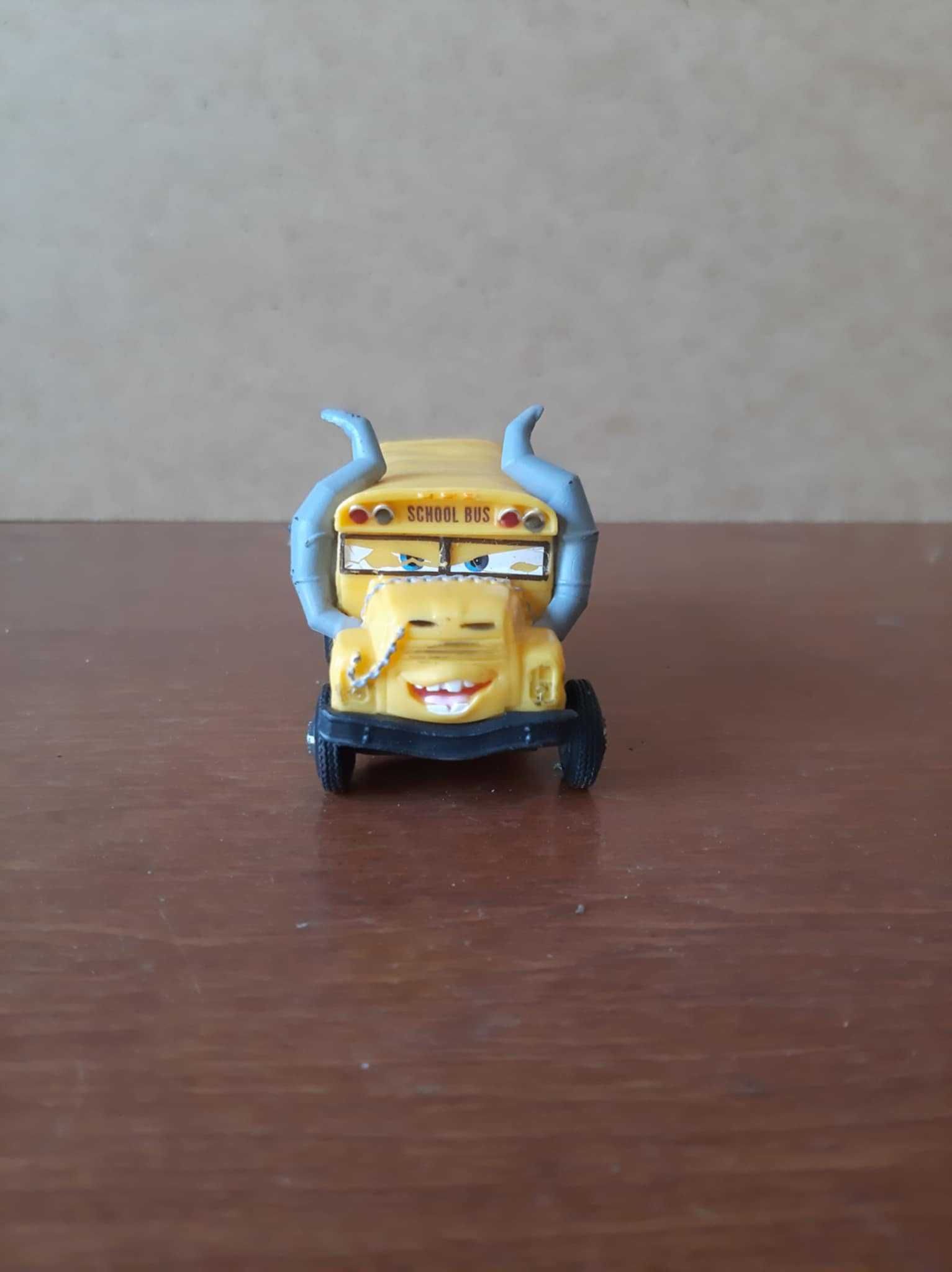 Autobus Miss Fritter / Magister Felga | Cars 3 / Auta | Disney & Pixar