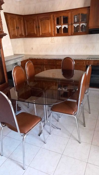 Mesa de cozinha + 6 cadeiras em napa