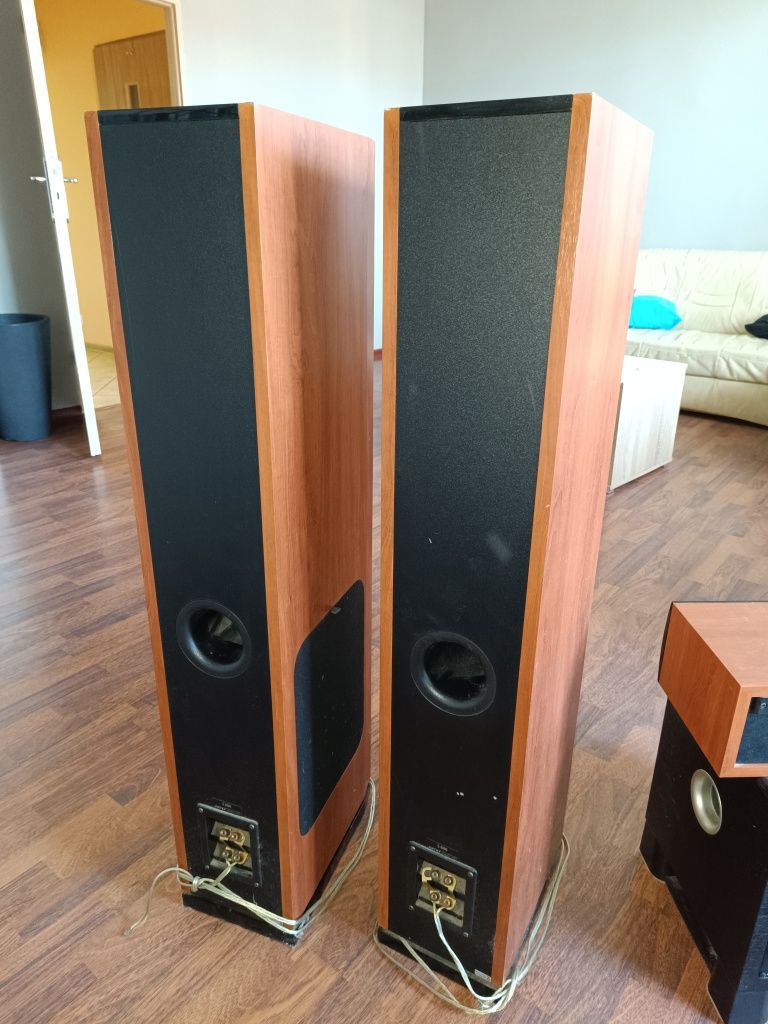 Kolumny głośnikowe 5.0 JAMO S 606 HCS + Subwoofer Yamaha YST-SW030