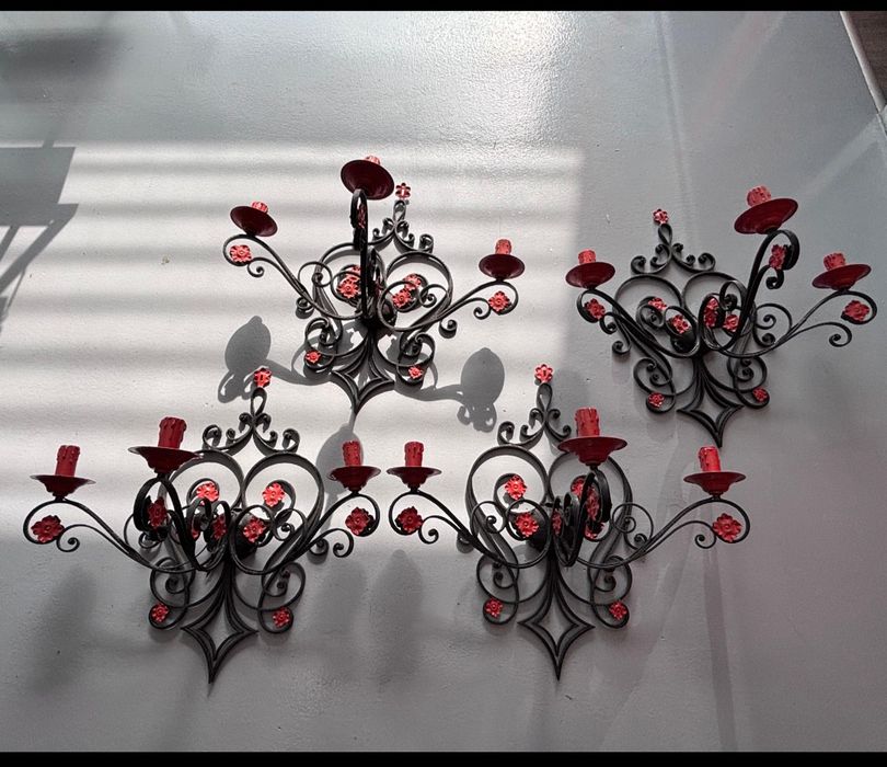 5 apliques em ferro. 4 de parede e um de tecto.