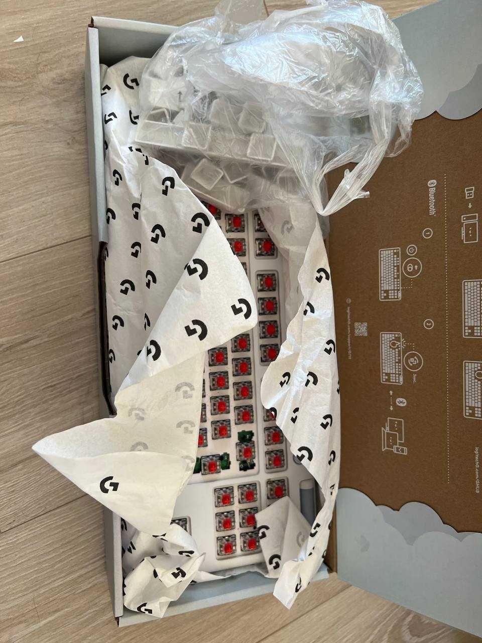 Logitech G715 Wireless Gaming Keyboard (із серії Aurora Collection)