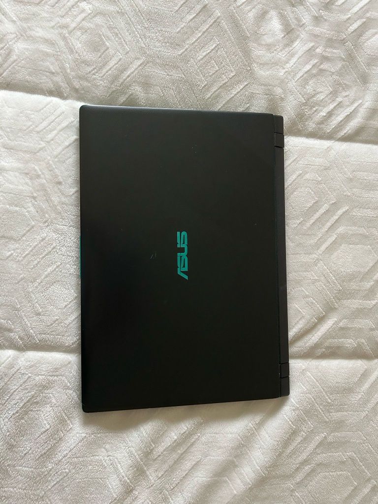 Computador Asus preto