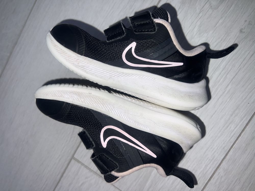 Кросівки для дівчинки Nike