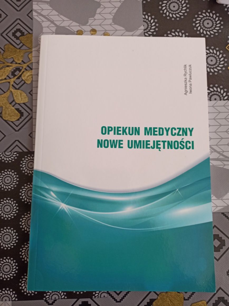 Ksiąźki opiekun medyczny sprzedam