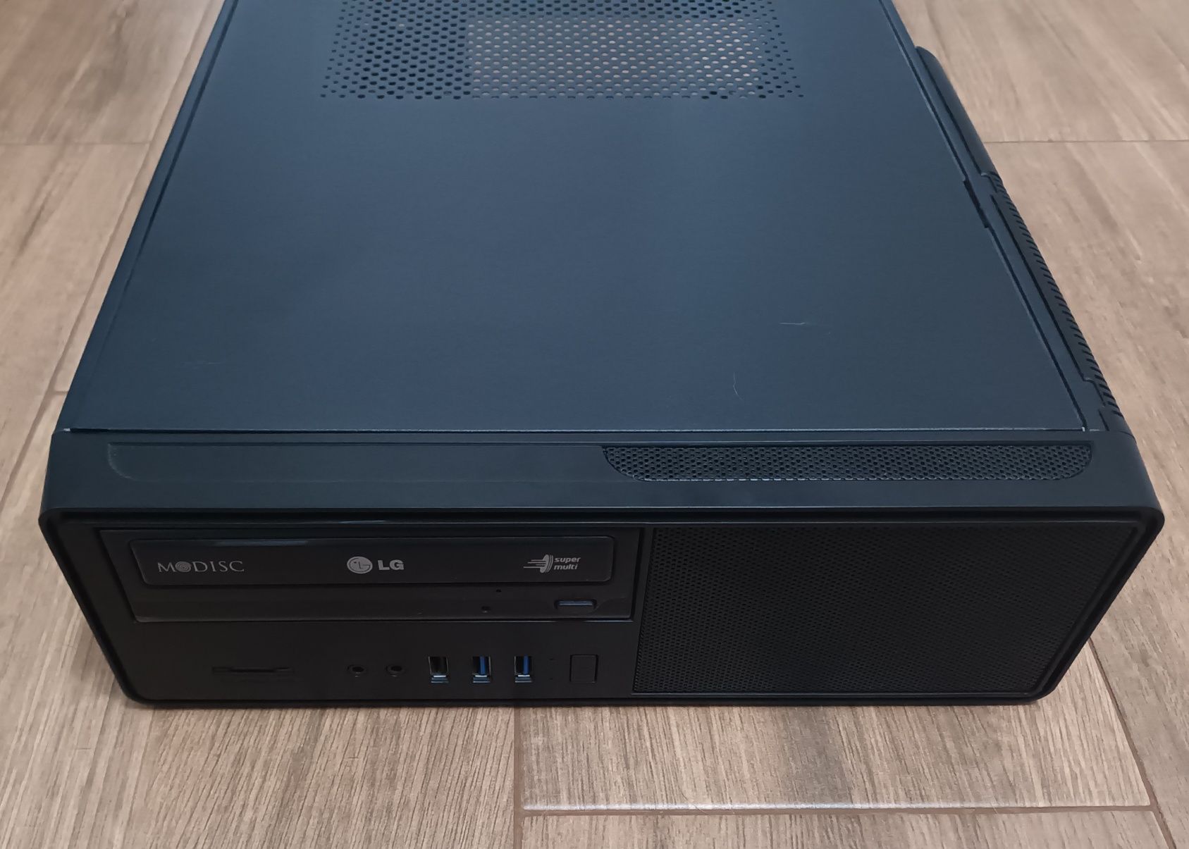 Caixa UNIKA SFF para micro ATX ou ITX com fonte alimentação 450 Watts