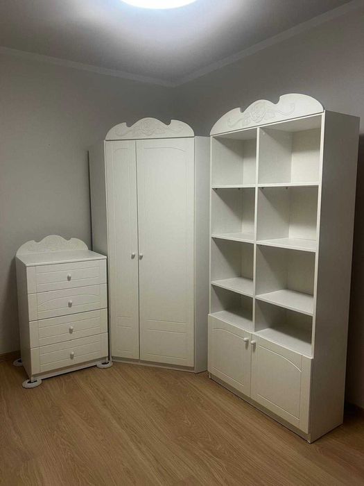 Sprzedam zestaw Mebli Meblik Bianco Fiori Szafa narożna, Regał, Komoda
