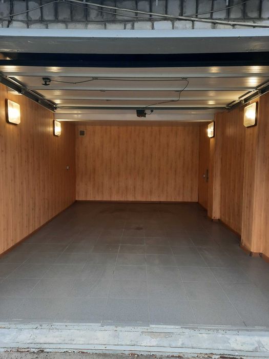 Продам гараж в центре, метро Я. Мудрого, ул. Студенческая