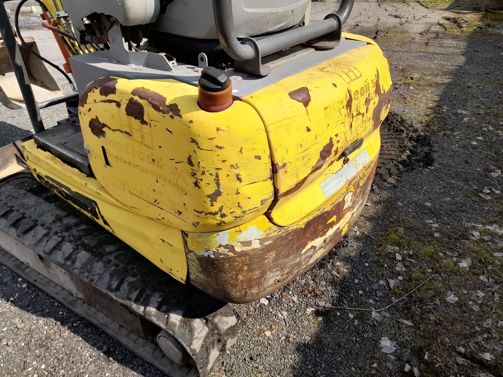 Minikoparka New Holland e18r