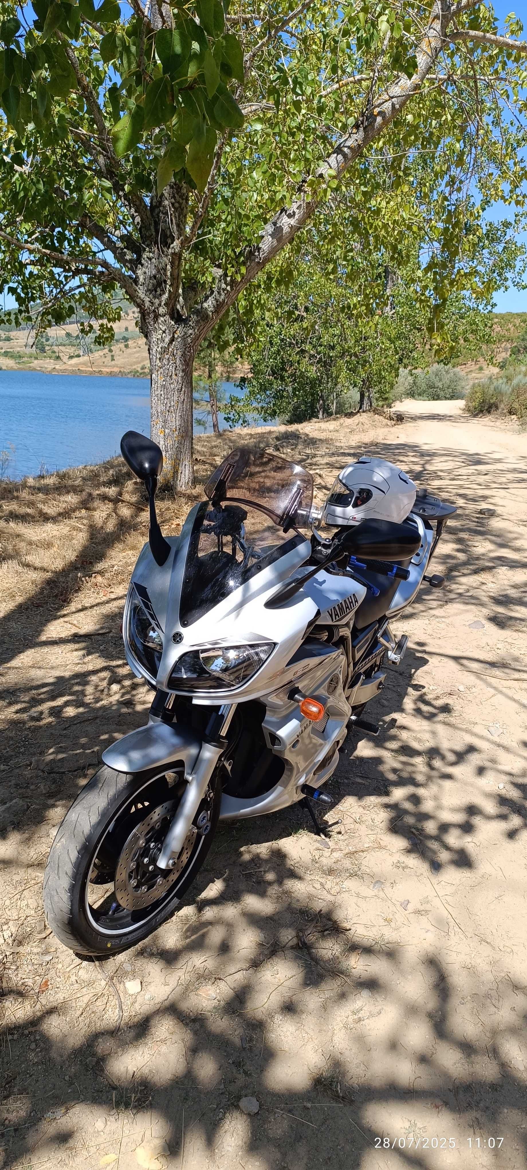 Yamaha Fzs fazer 600 em muito bom estado para a idade que tem.