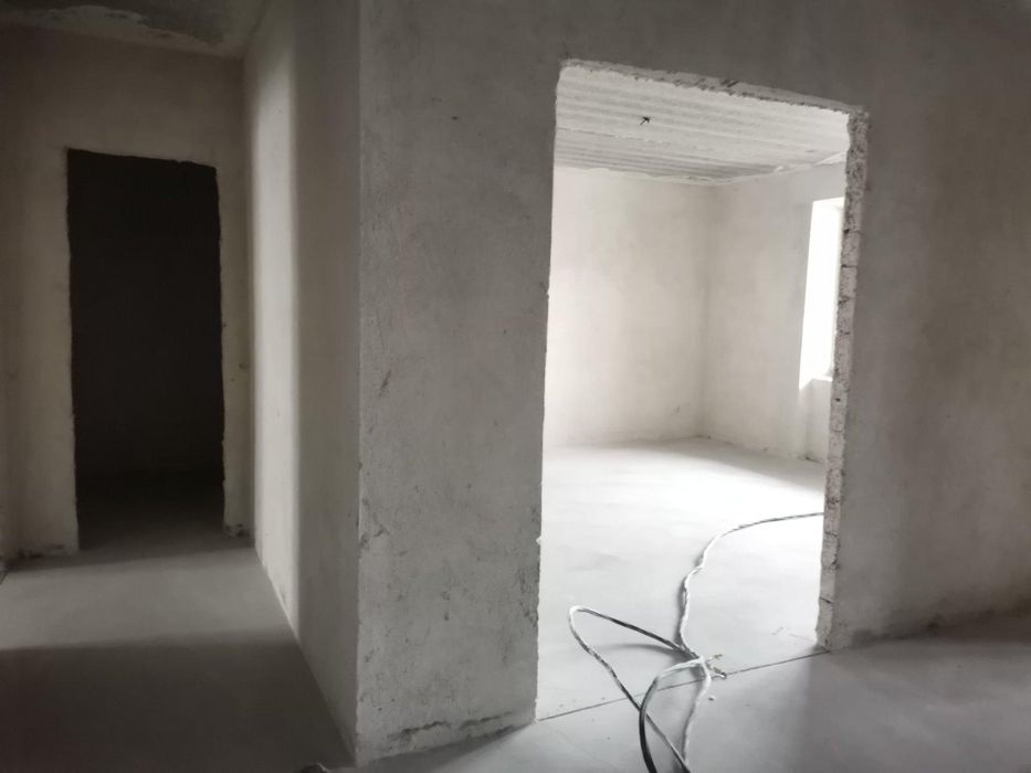 Продається 2  кімнатна новобудова в центрі Виставки. Орієнтир ДОСАФ.