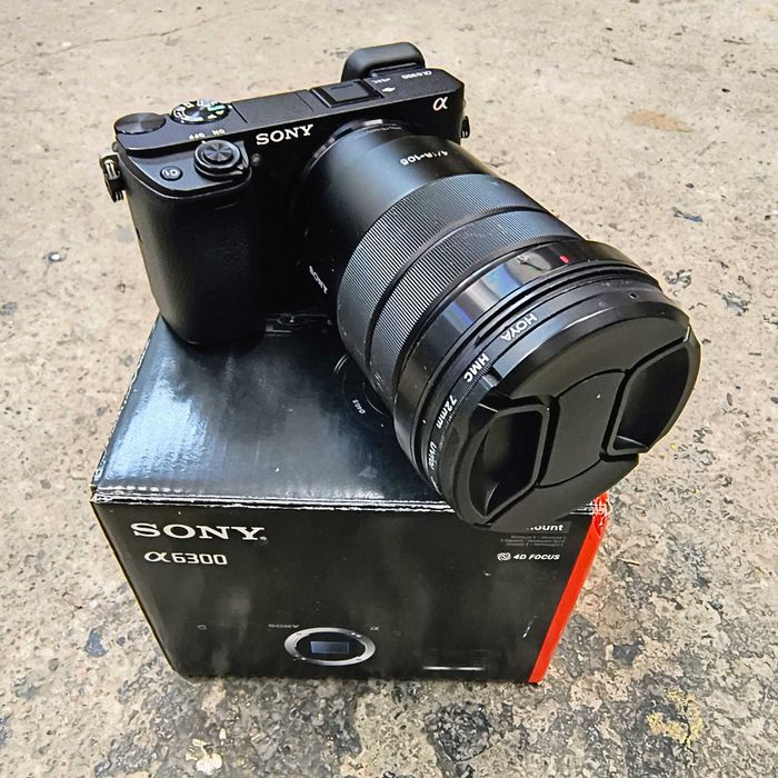 Sony Alpha 6300 + 4/18-105 mm + 3.5-5.6/16-50 mm + dodatki.