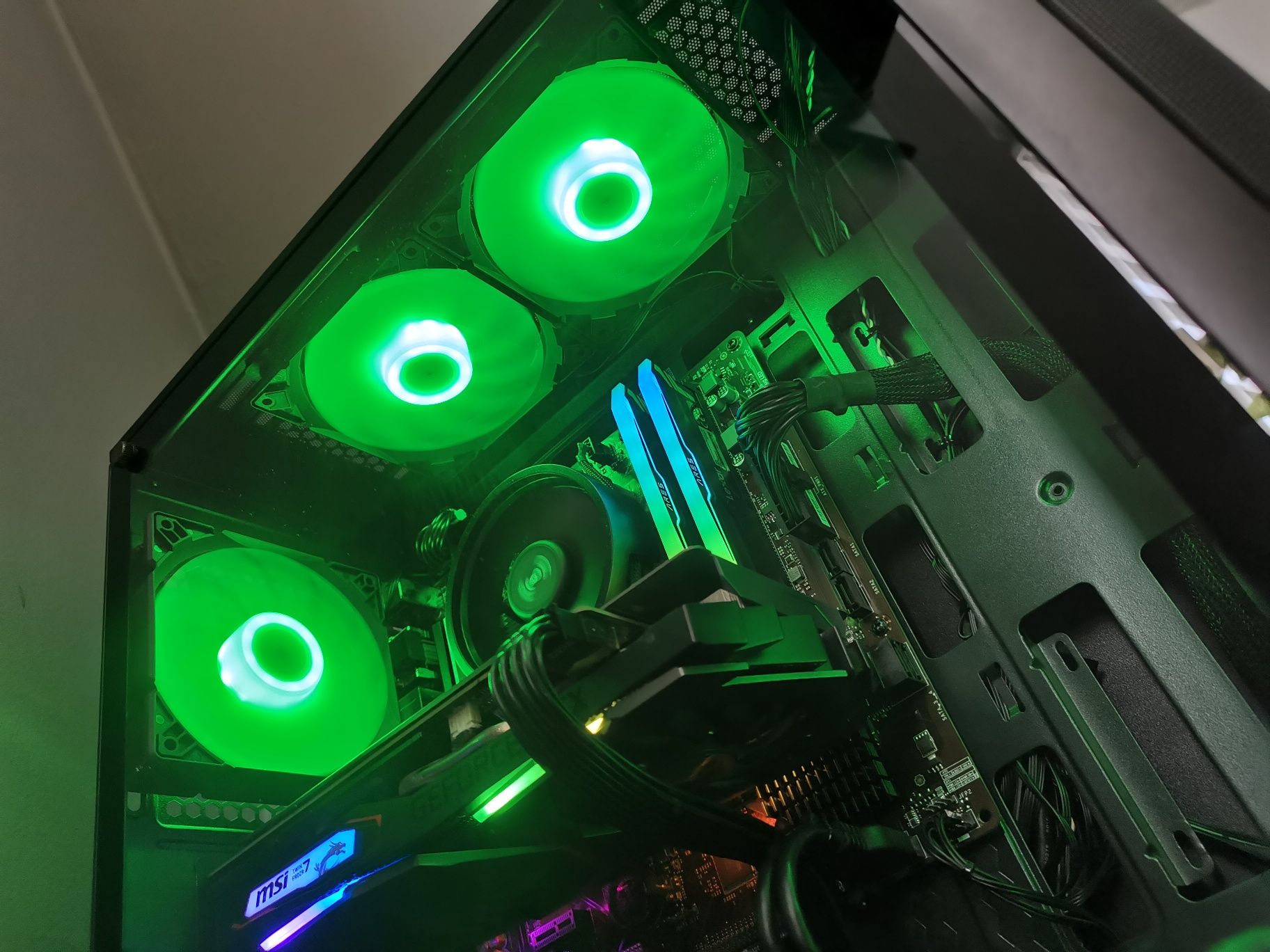 Komputer gamingowy RGB