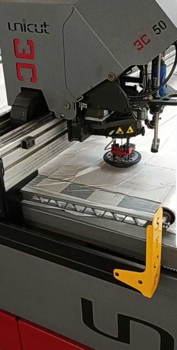 Cutter UNICUT 3C50 automat do krojenia tkanin