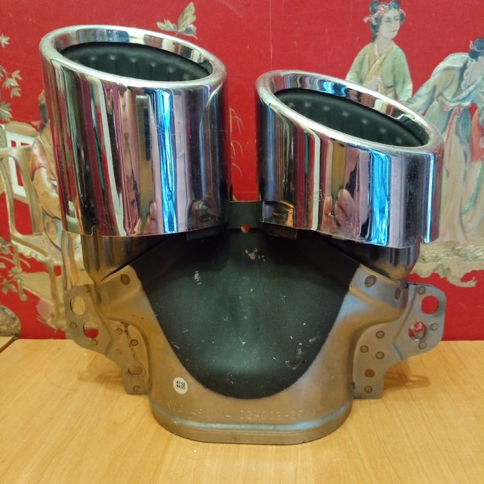 Наконечник вихлопа для Мерседеса.