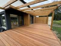 Taras drewniany, kompozytowy, altana, pergola zadaszenie tarasu