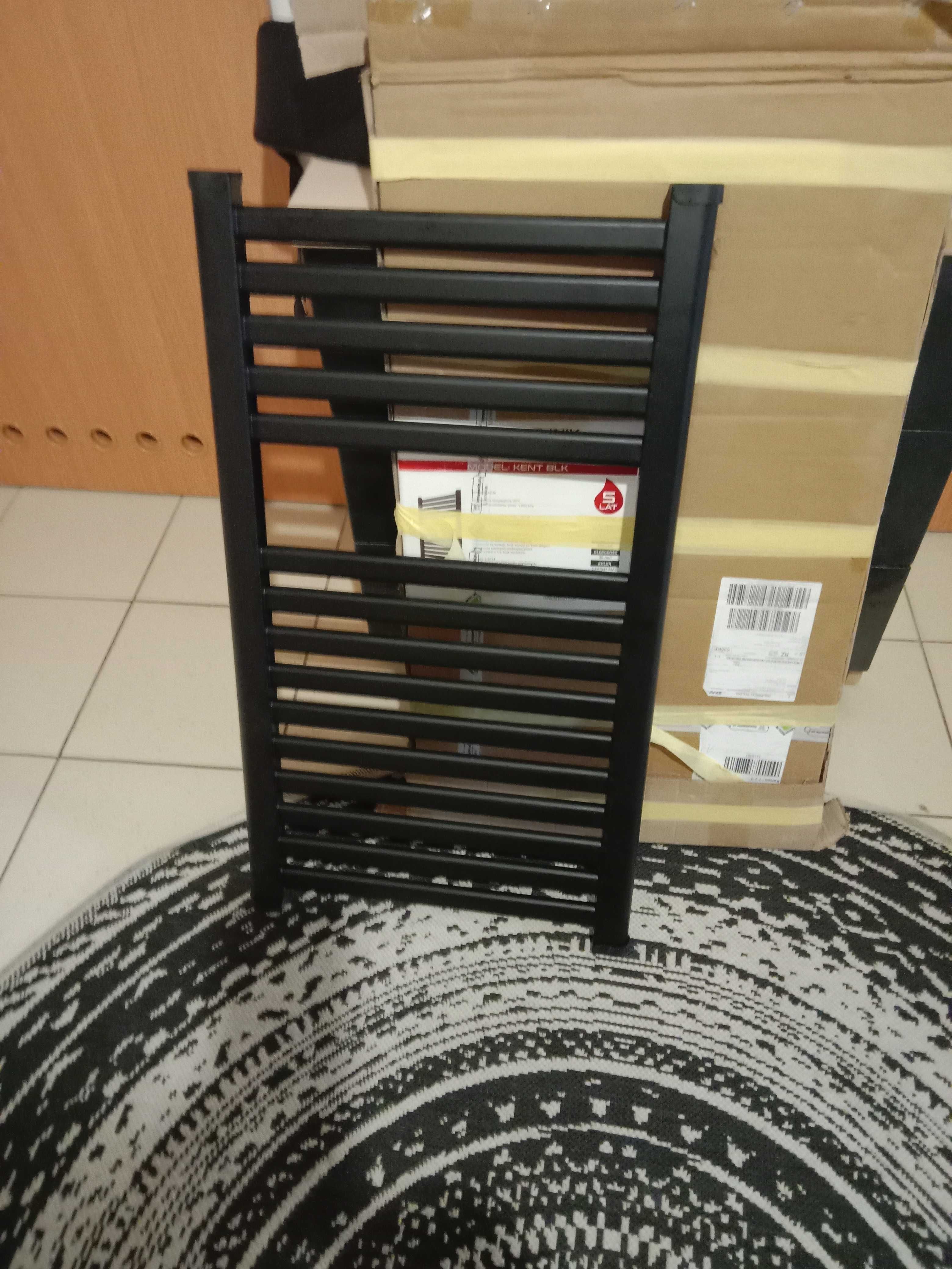 Grzejnik łazienkowy KENT Czarny Mat 385W