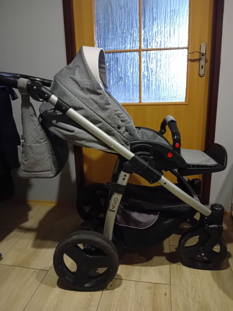 Wózek niemowlecy plus 2 foteliki